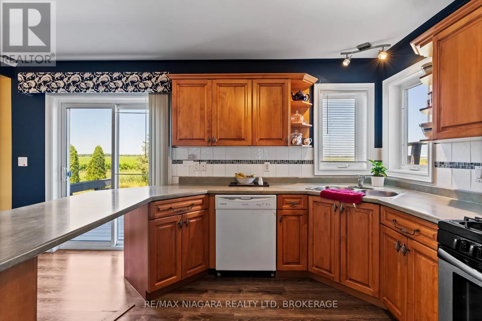 374 NIAGARA STONE ROAD