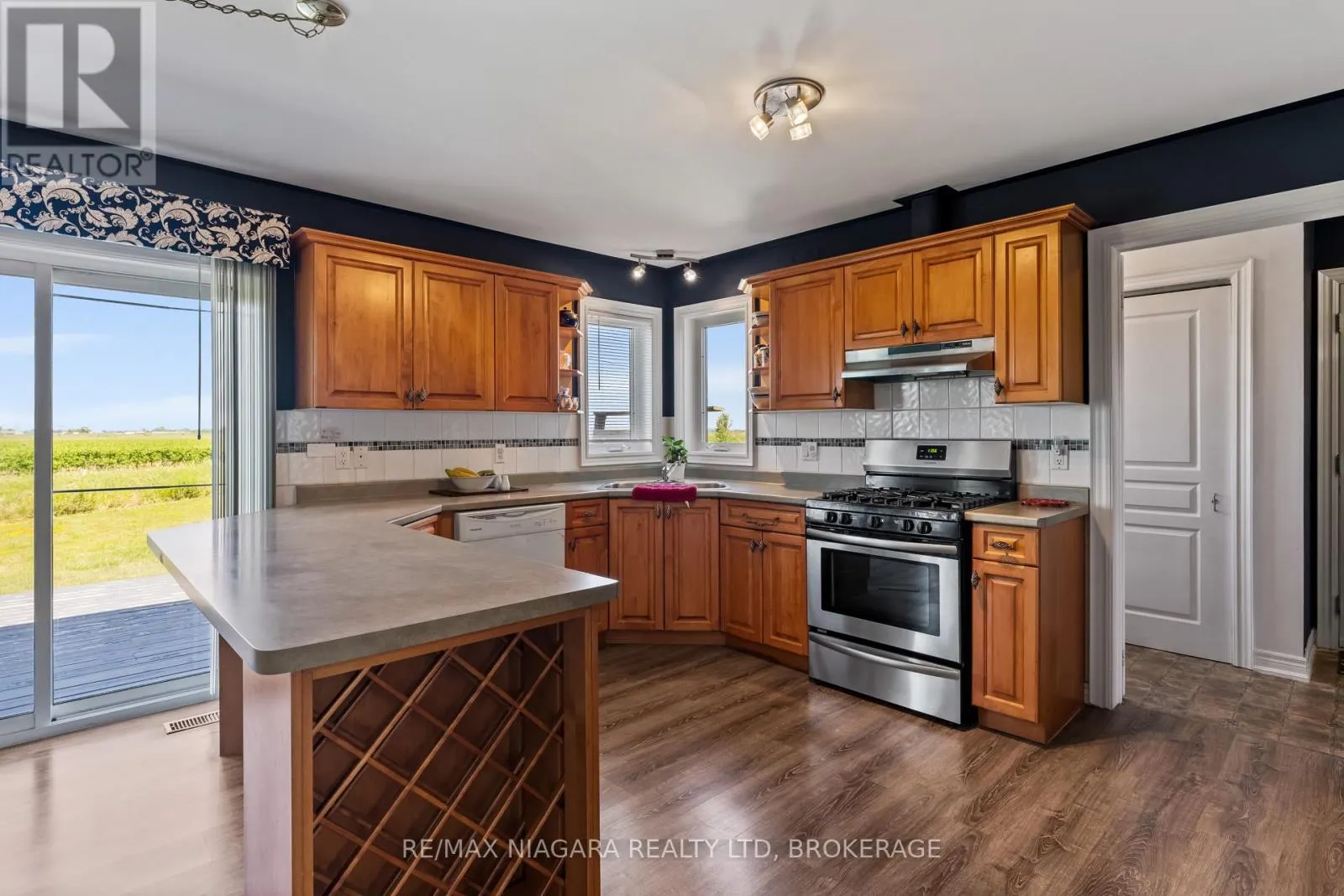 374 NIAGARA STONE ROAD