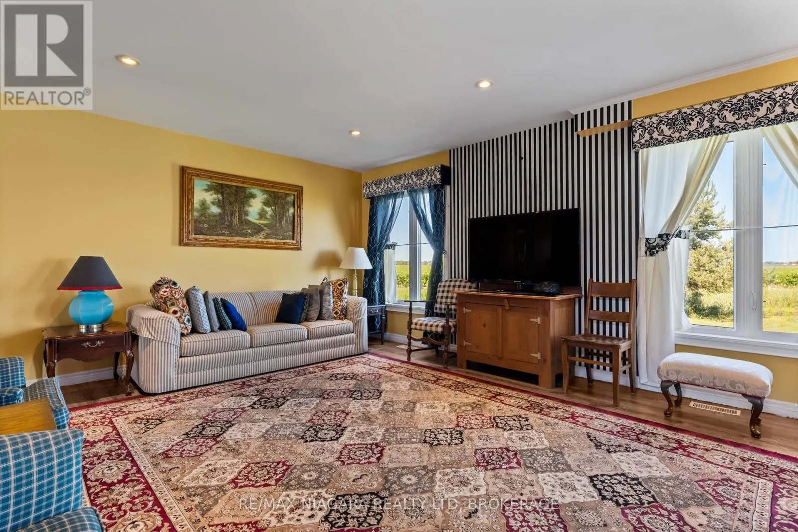 374 NIAGARA STONE ROAD