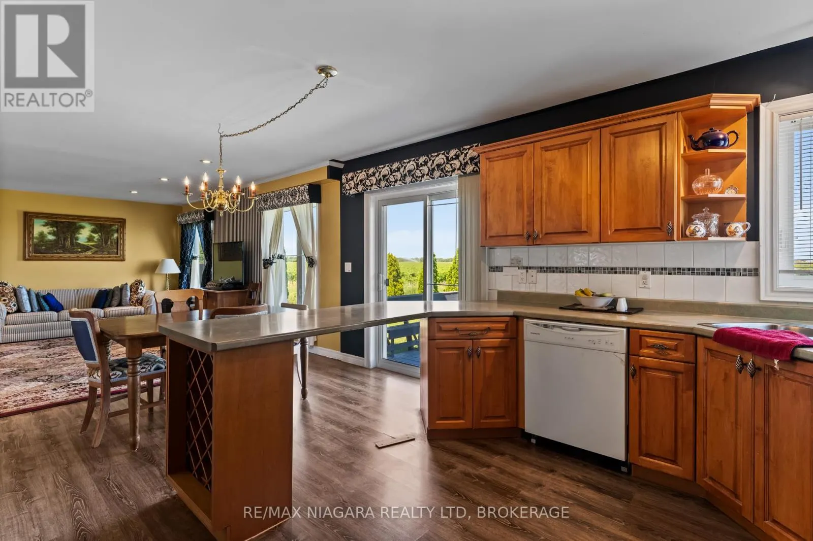 374 NIAGARA STONE ROAD