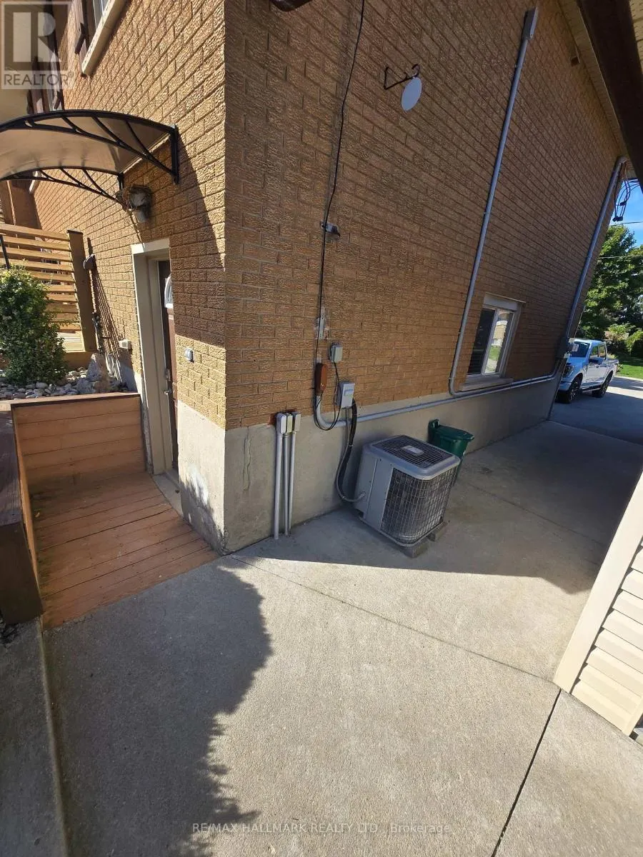 101 - 18 SUMMERSIDE CRESCENT