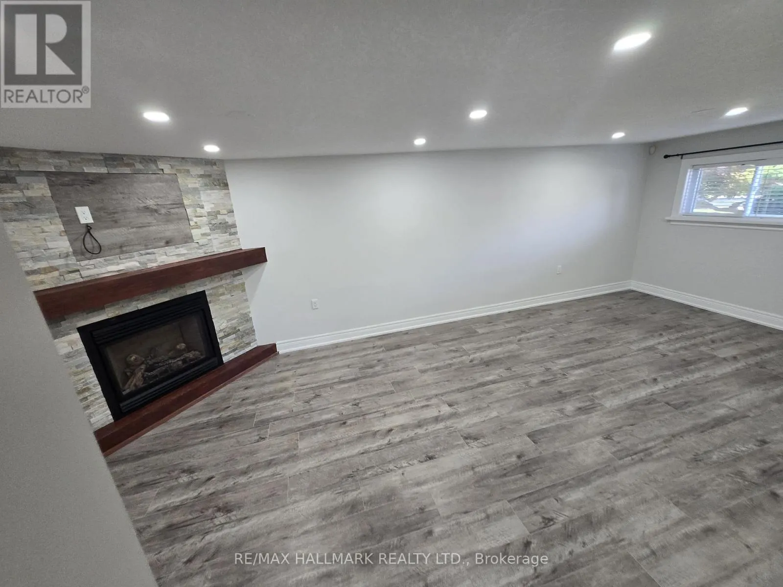 101 - 18 SUMMERSIDE CRESCENT
