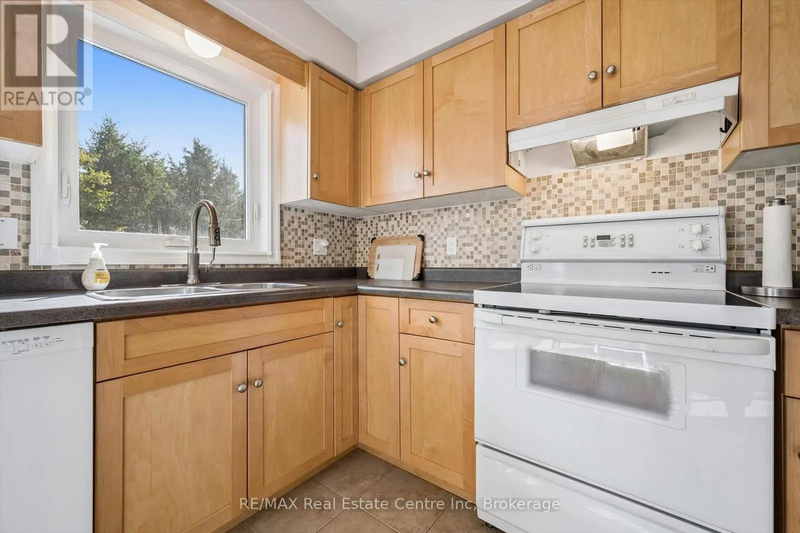 80 CLAIRFIELDS DRIVE W