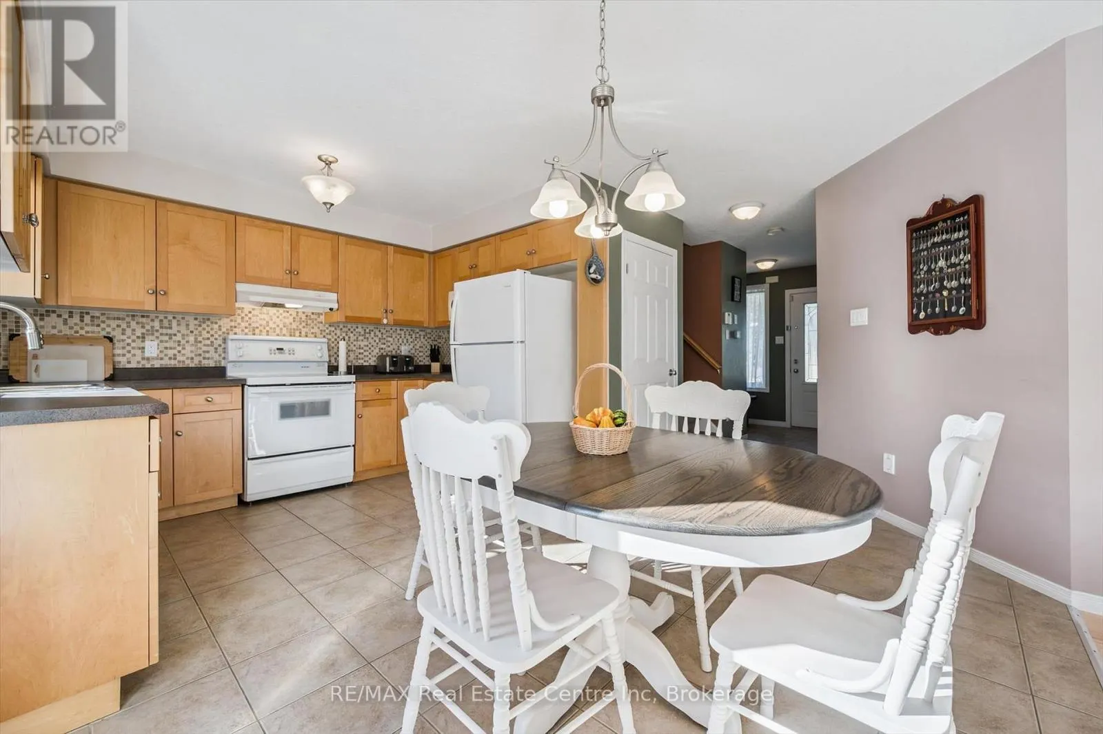 80 CLAIRFIELDS DRIVE W