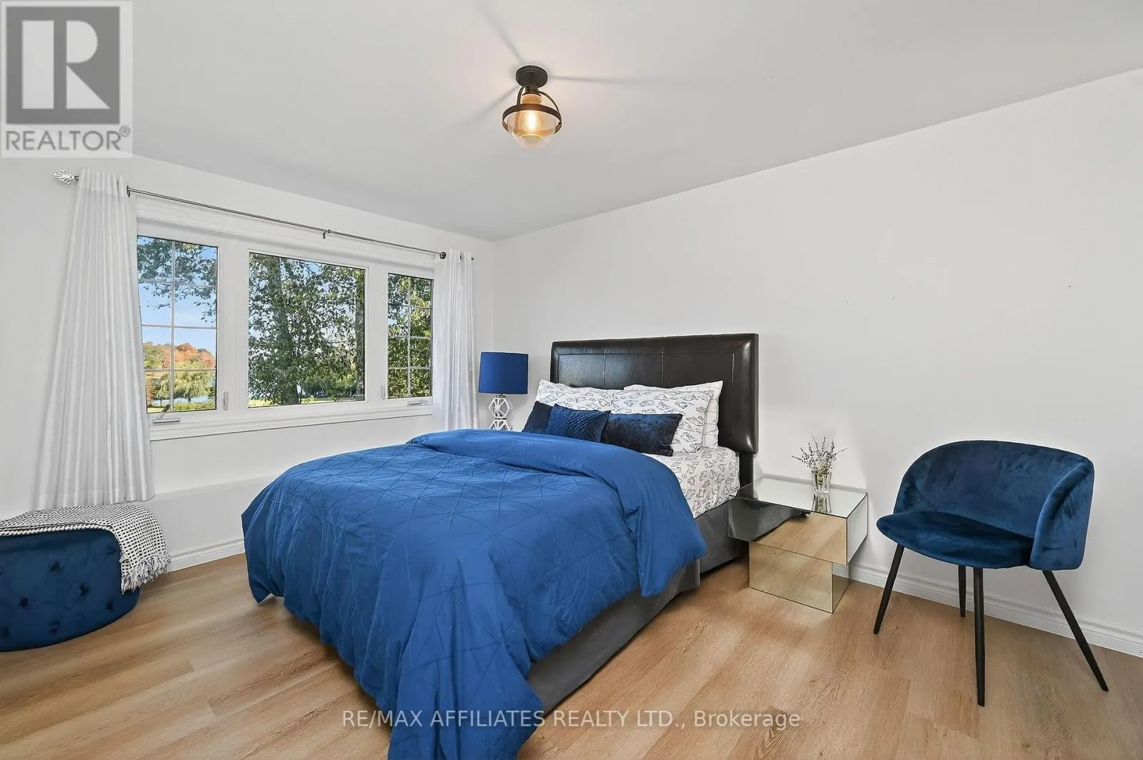 8 HORACE DRIVE