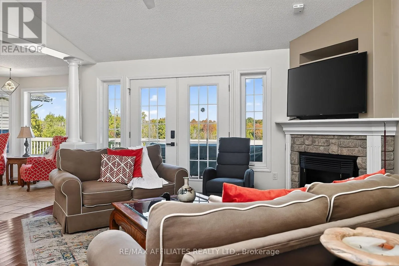 8 HORACE DRIVE