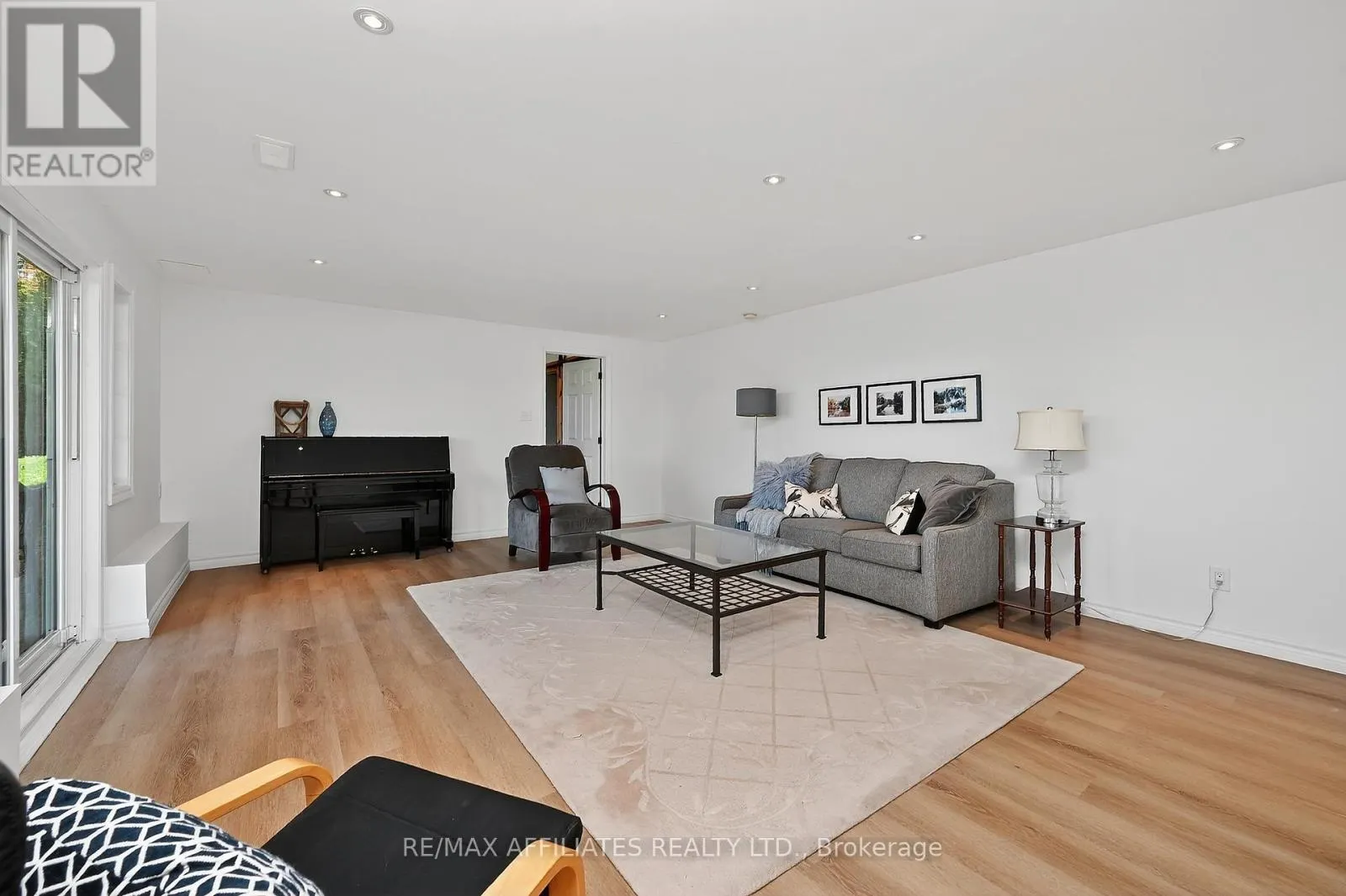 8 HORACE DRIVE