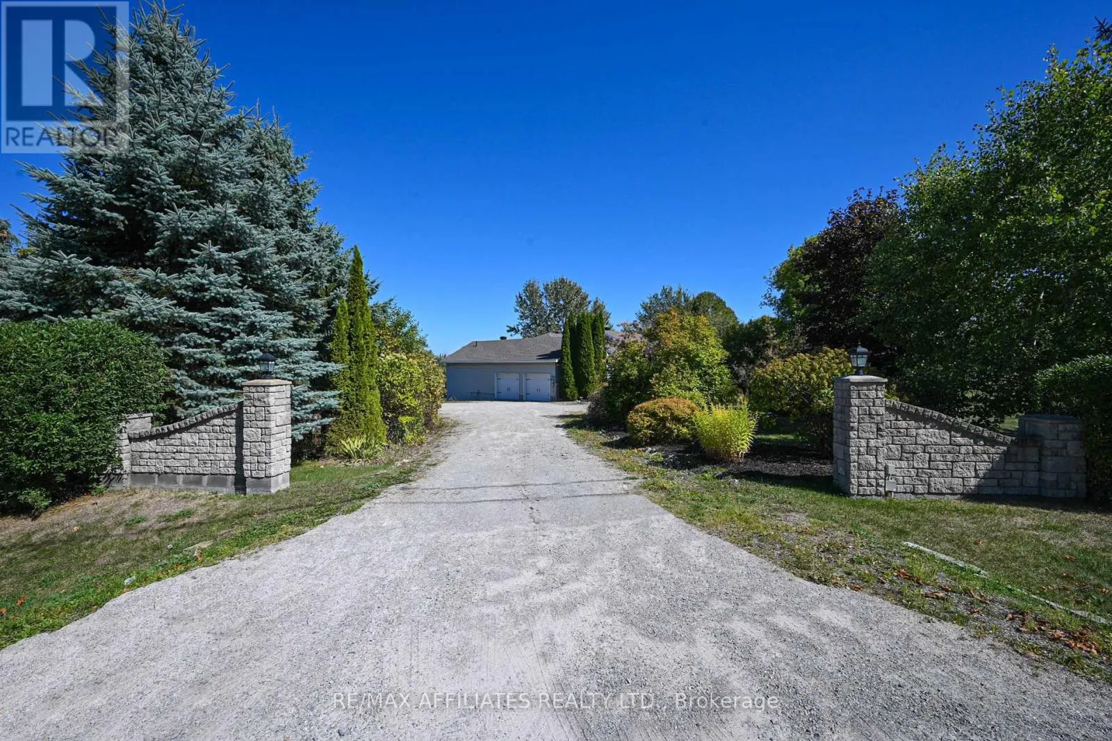 8 HORACE DRIVE