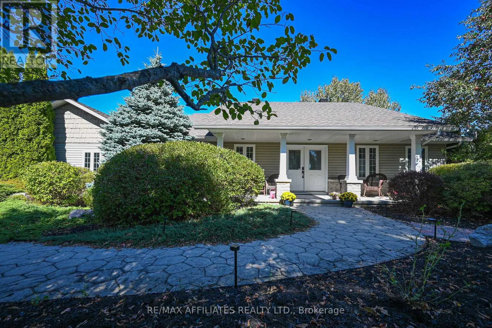 8 HORACE DRIVE