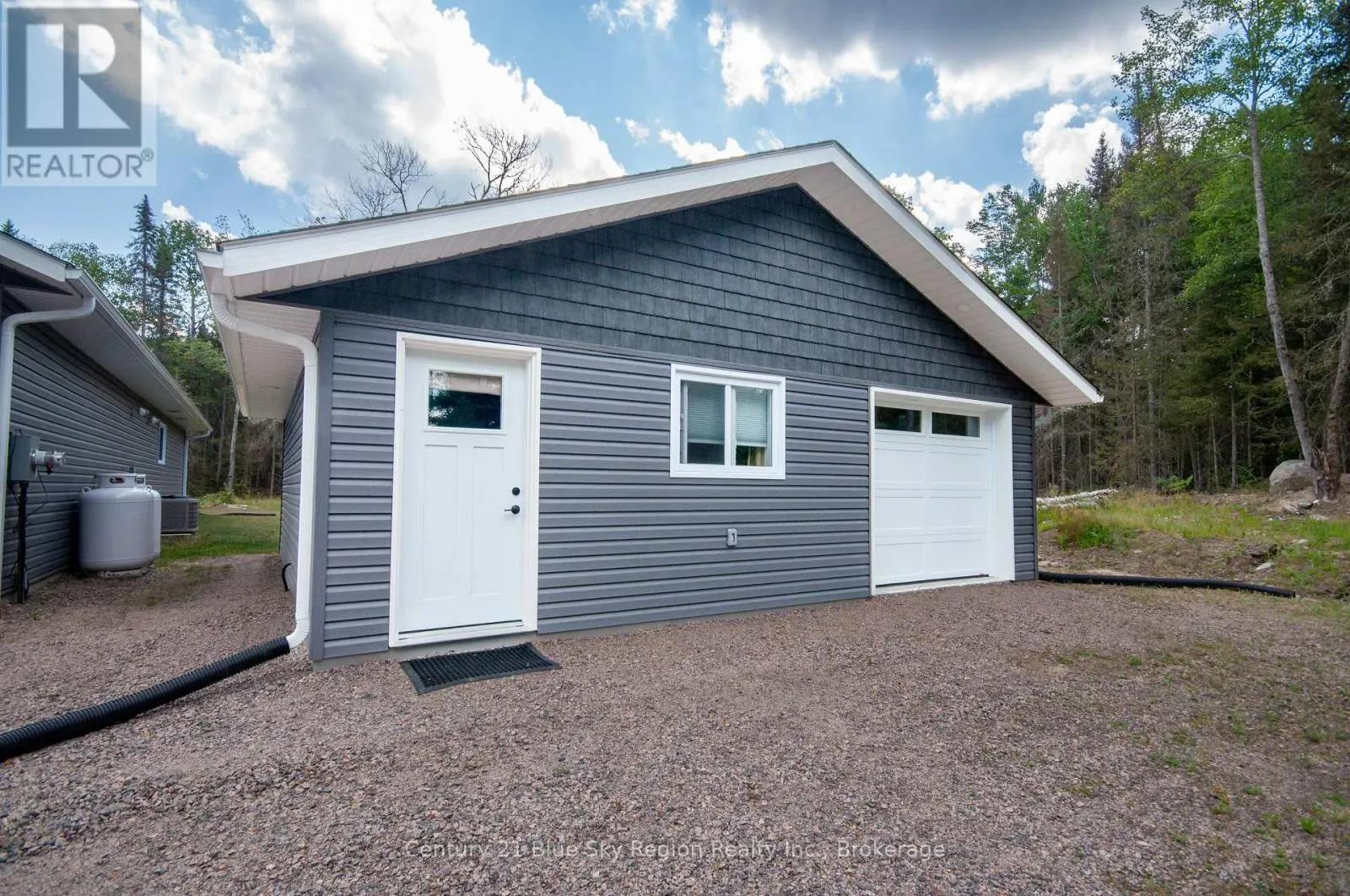 844 MACPHERSON DRIVE