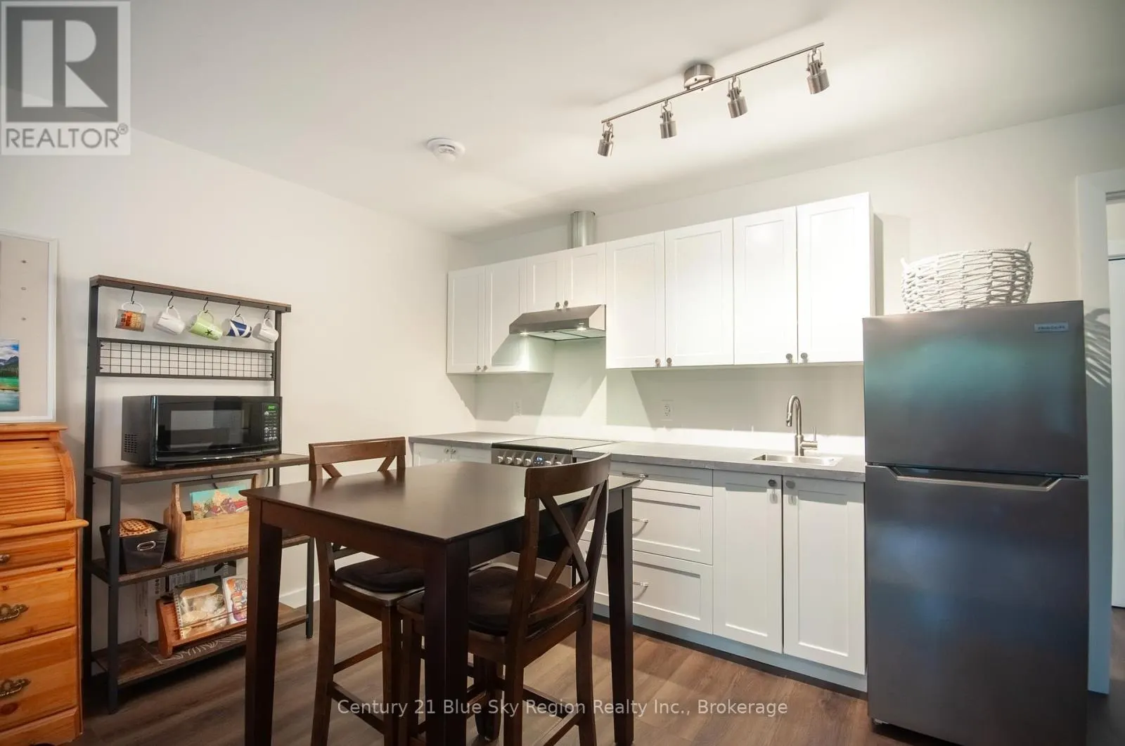 844 MACPHERSON DRIVE