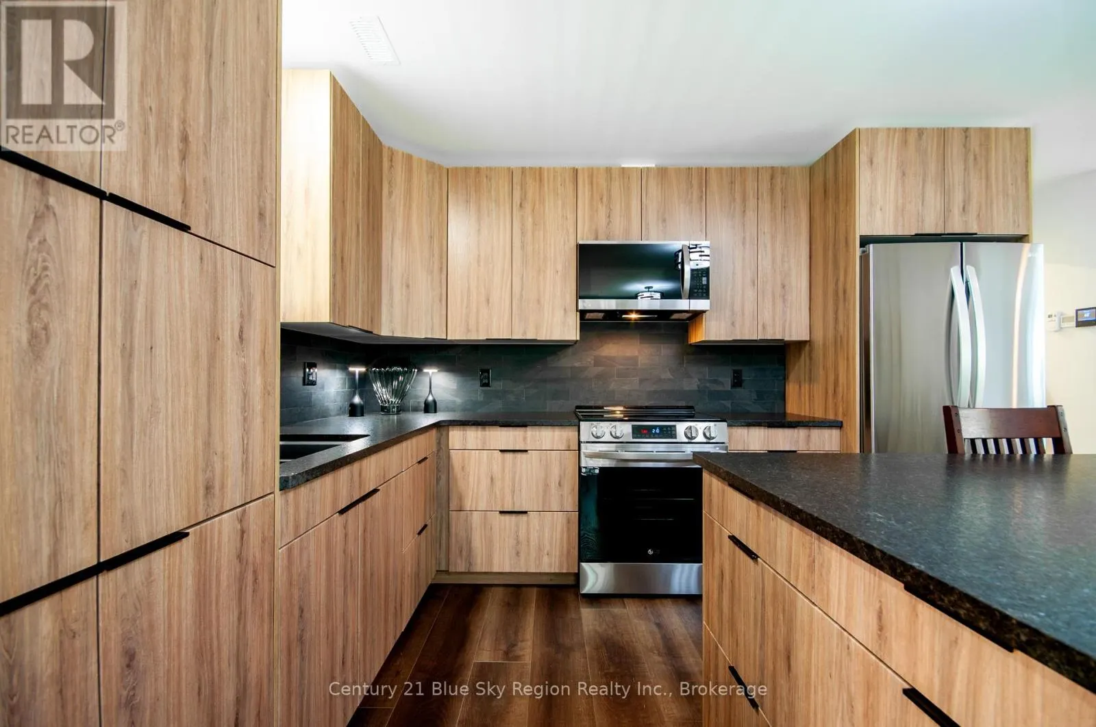 844 MACPHERSON DRIVE