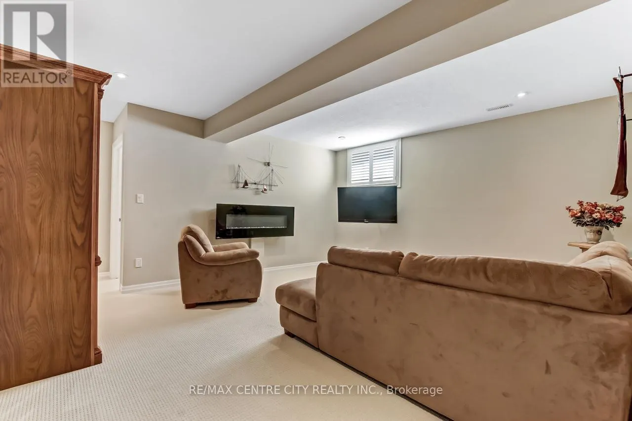 8 - 234 PEACH TREE BOULEVARD, #8