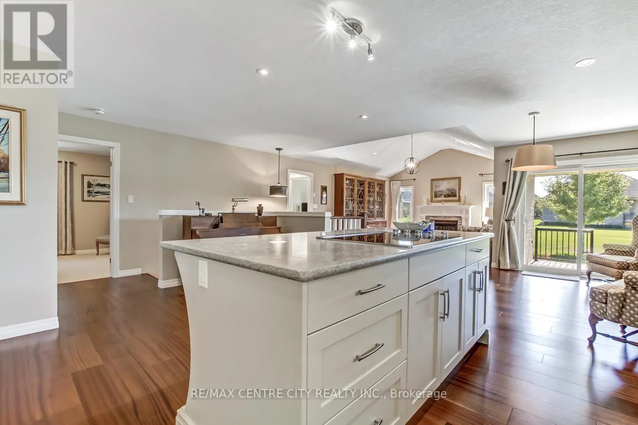 8 - 234 PEACH TREE BOULEVARD, #8