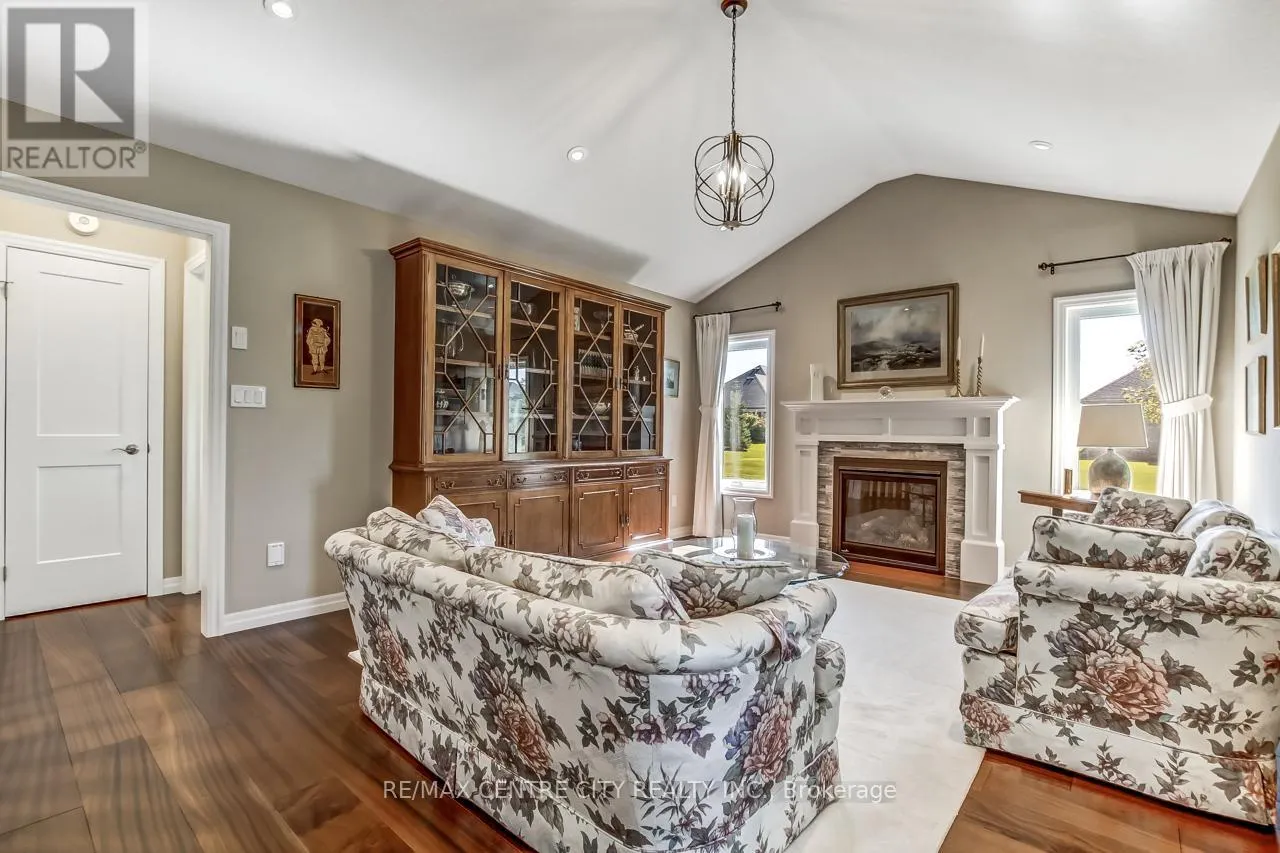 8 - 234 PEACH TREE BOULEVARD, #8