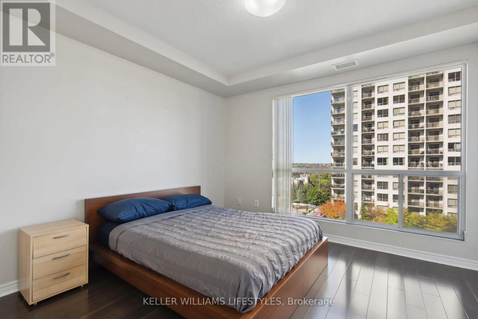 1210 - 330 RIDOUT STREET N, #1210