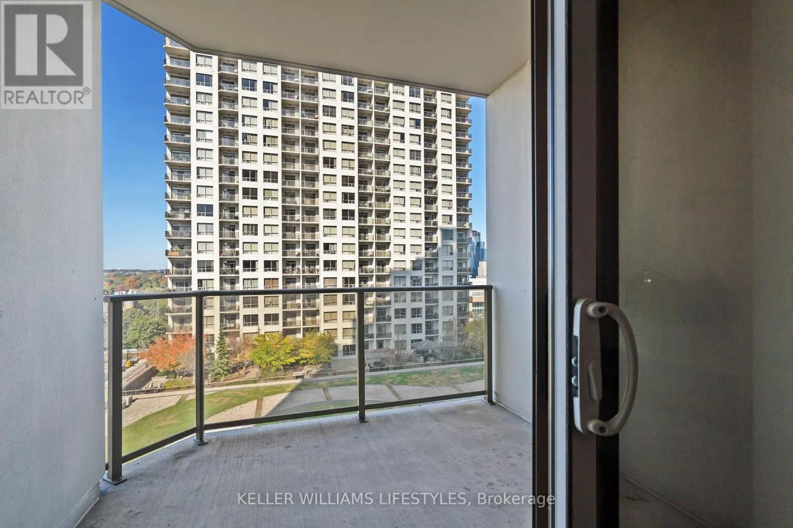 1210 - 330 RIDOUT STREET N, #1210