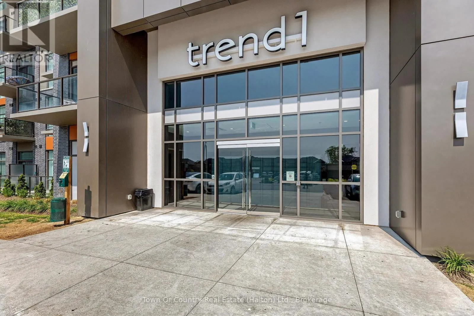 330 - 450 DUNDAS STREET E, #330