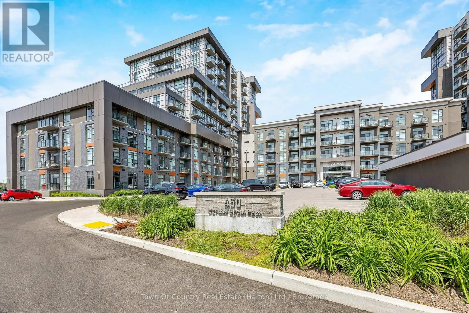 330 - 450 DUNDAS STREET E, #330