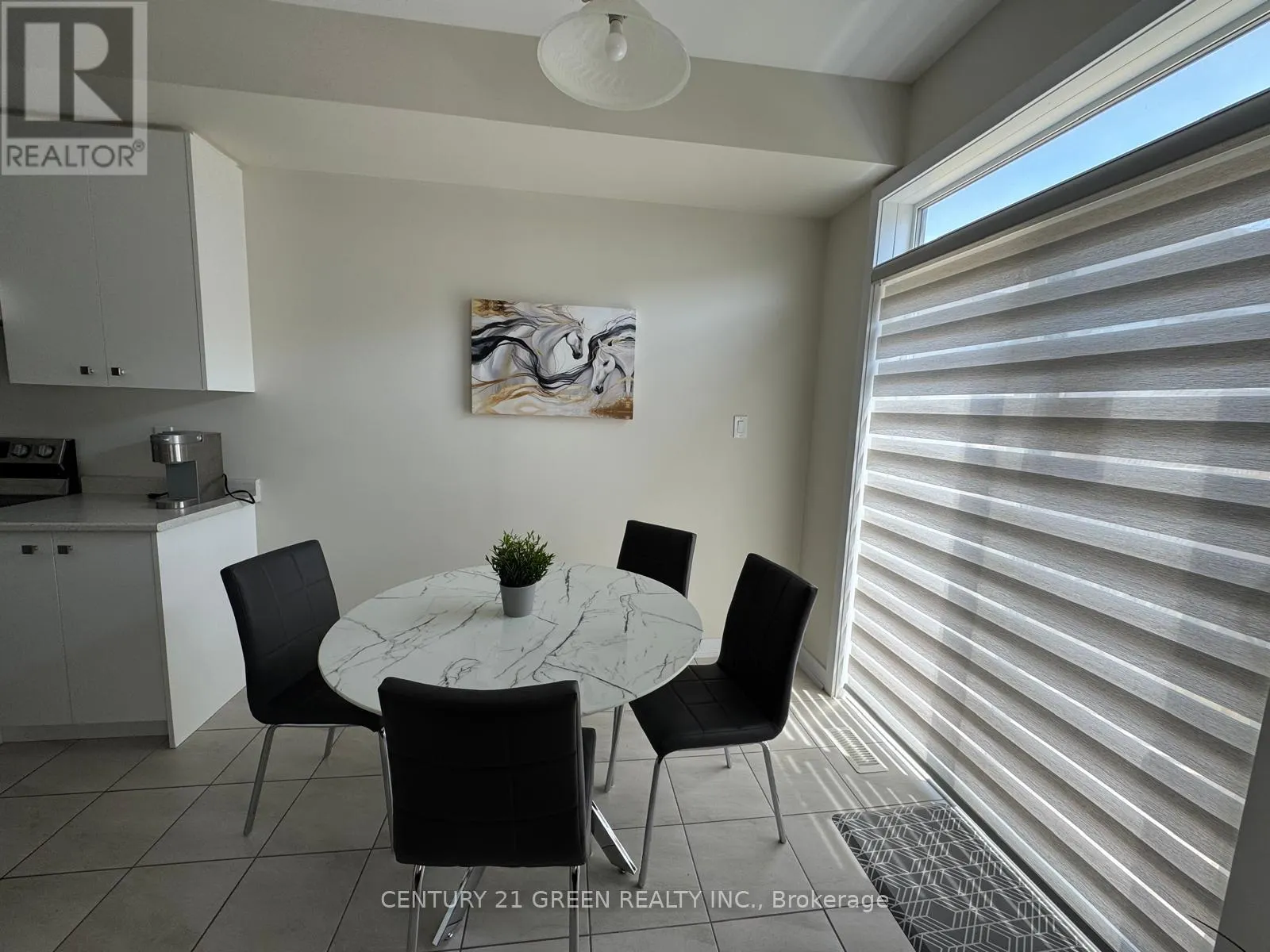 47 ROWLOCK STREET