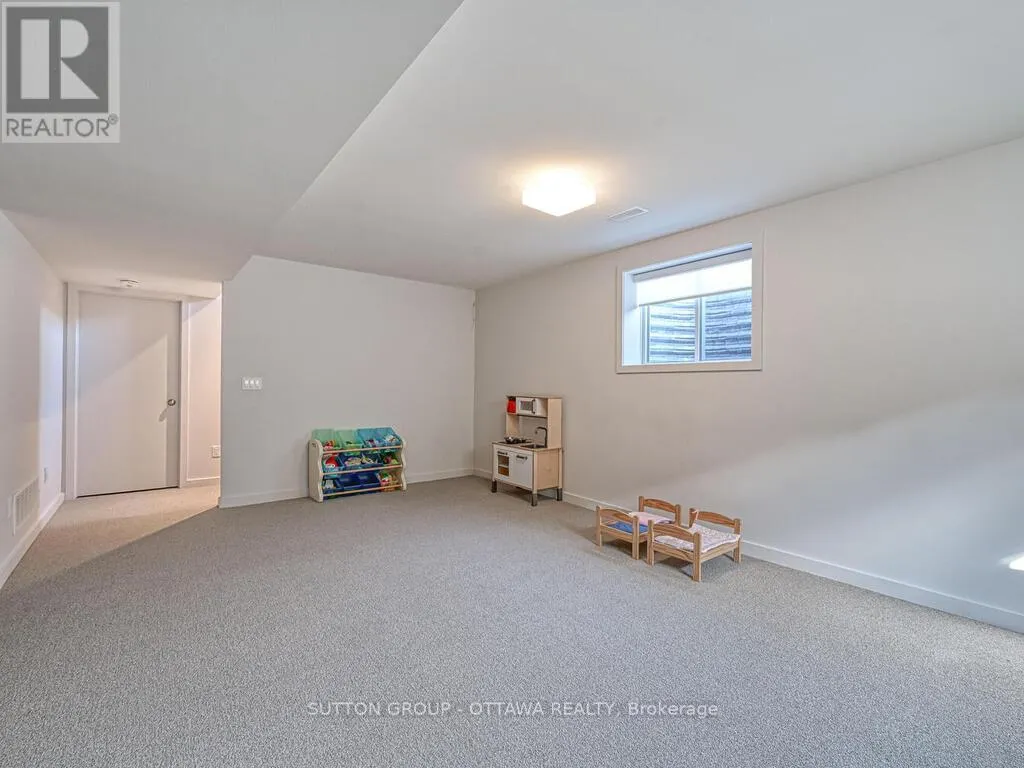 732 WOOLER PLACE