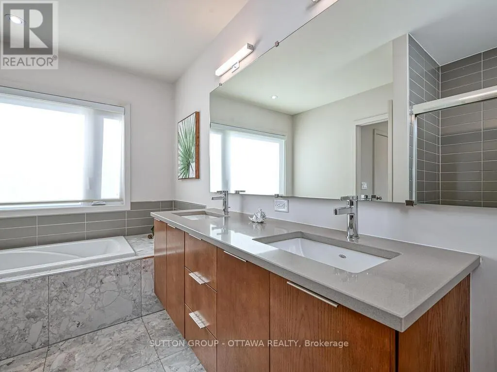 732 WOOLER PLACE