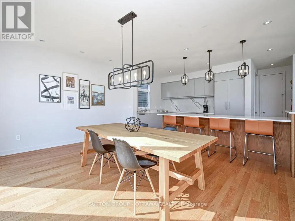 732 WOOLER PLACE