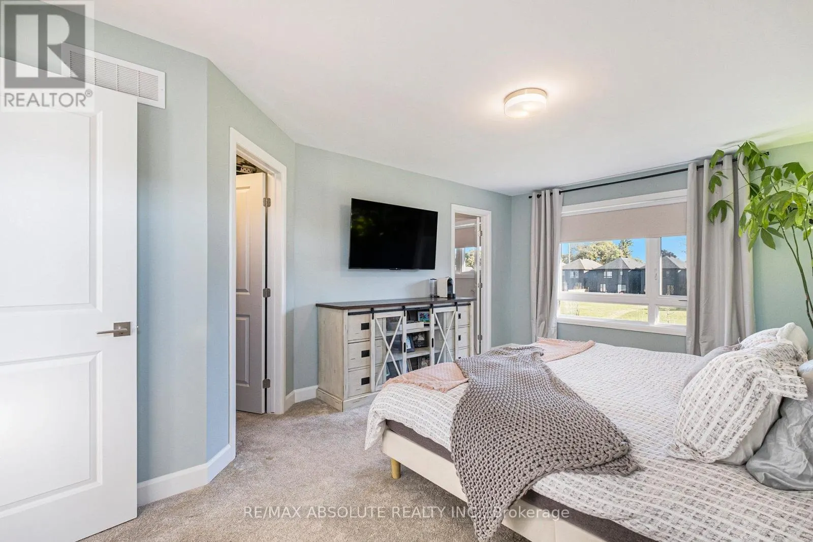 16B COCKBURN STREET