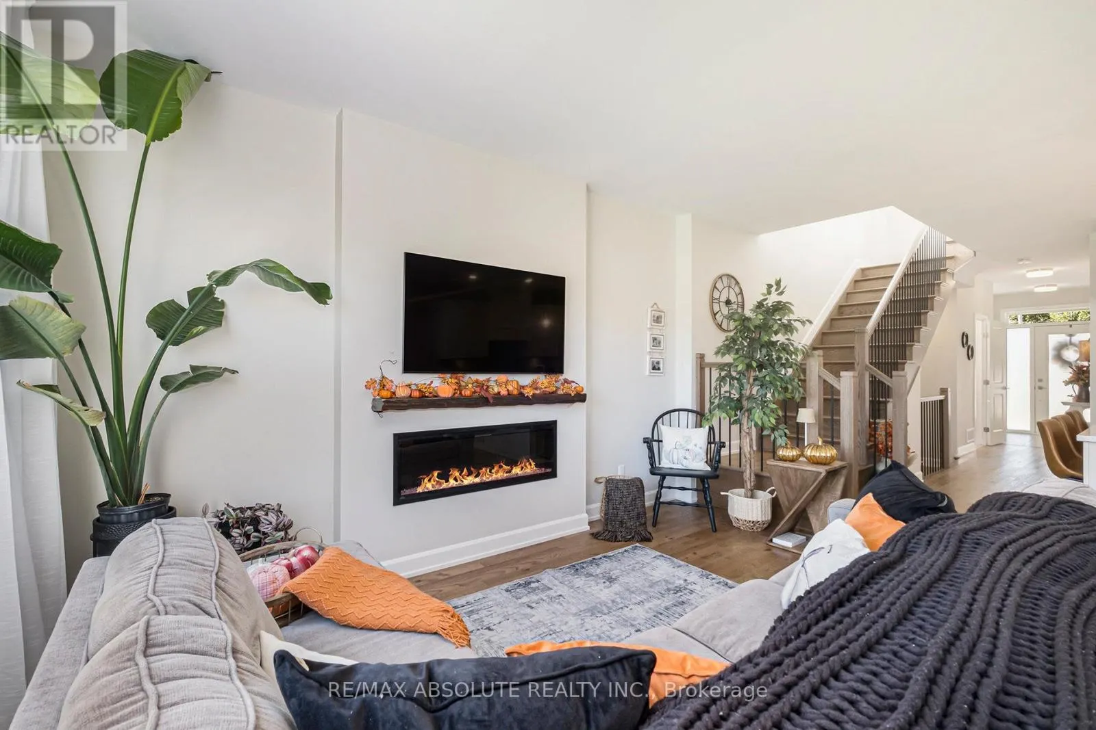 16B COCKBURN STREET