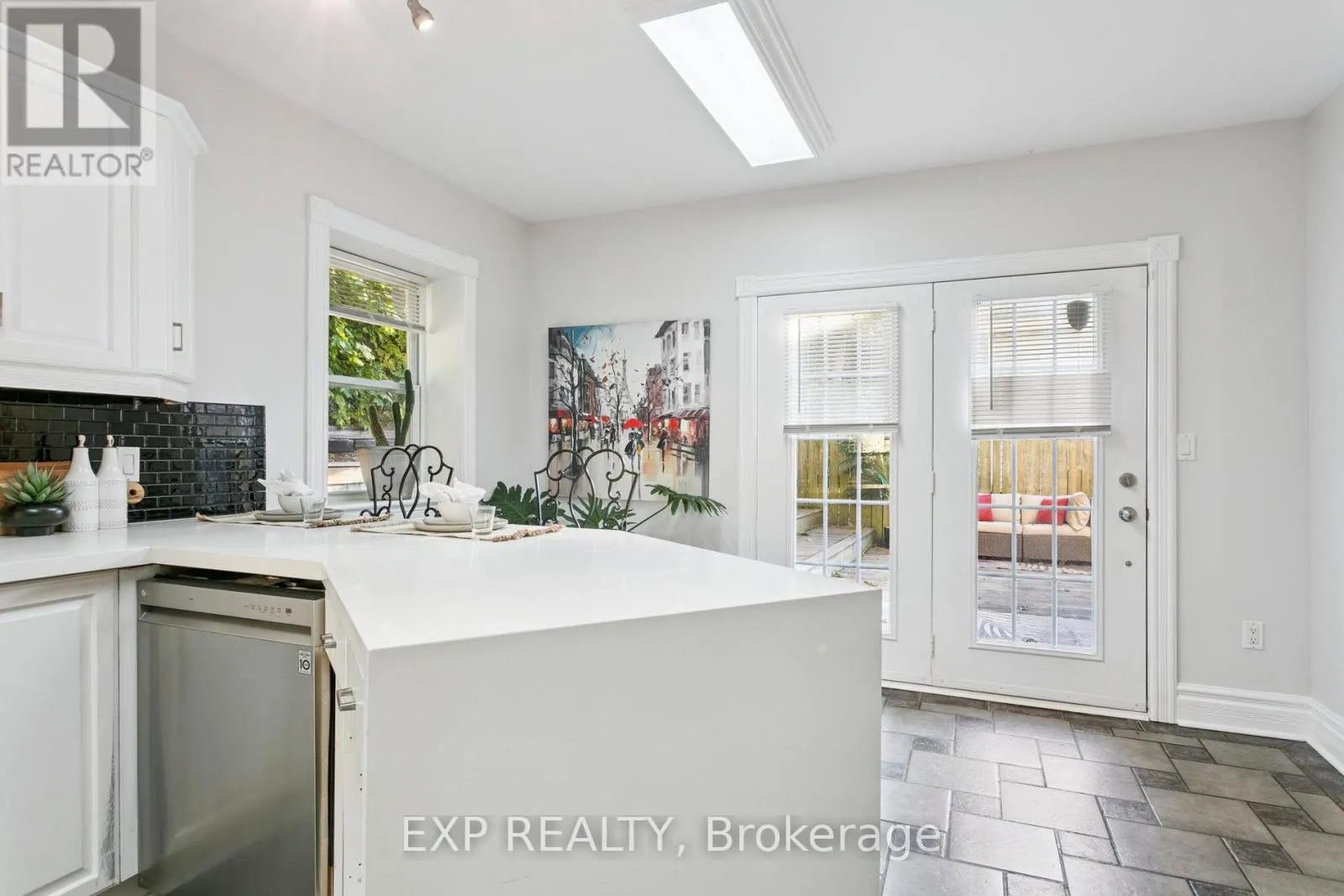 132 QUEEN STREET W