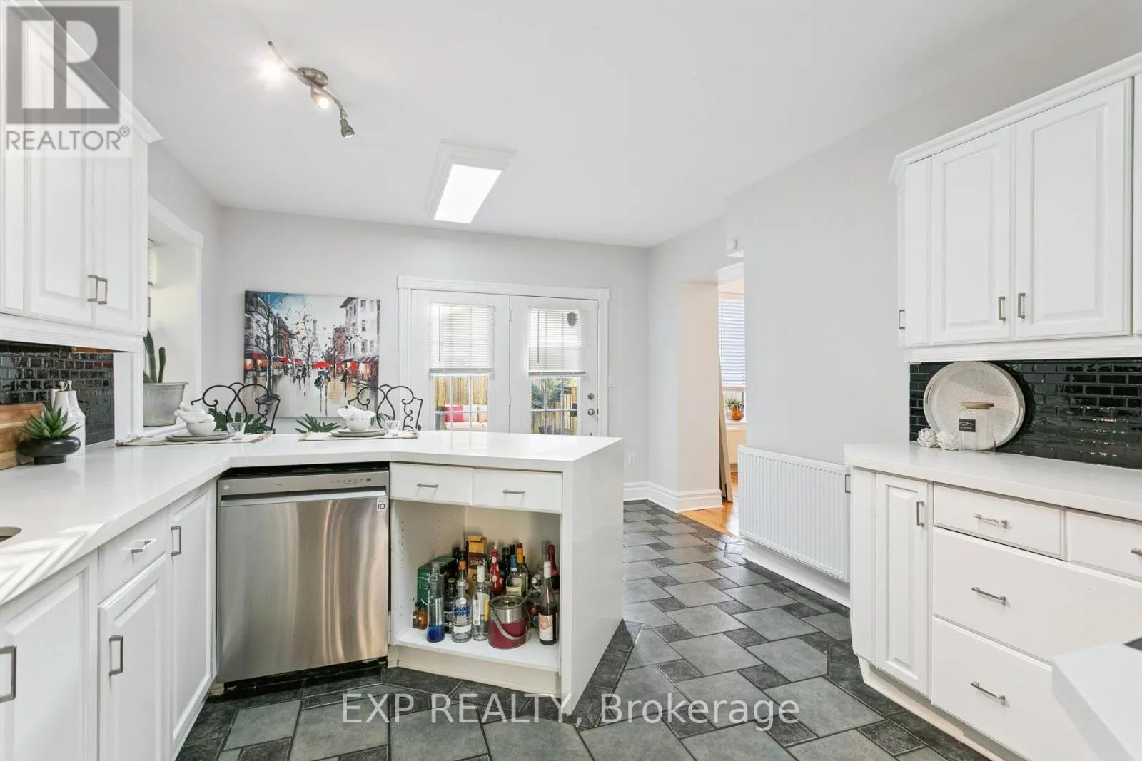 132 QUEEN STREET W