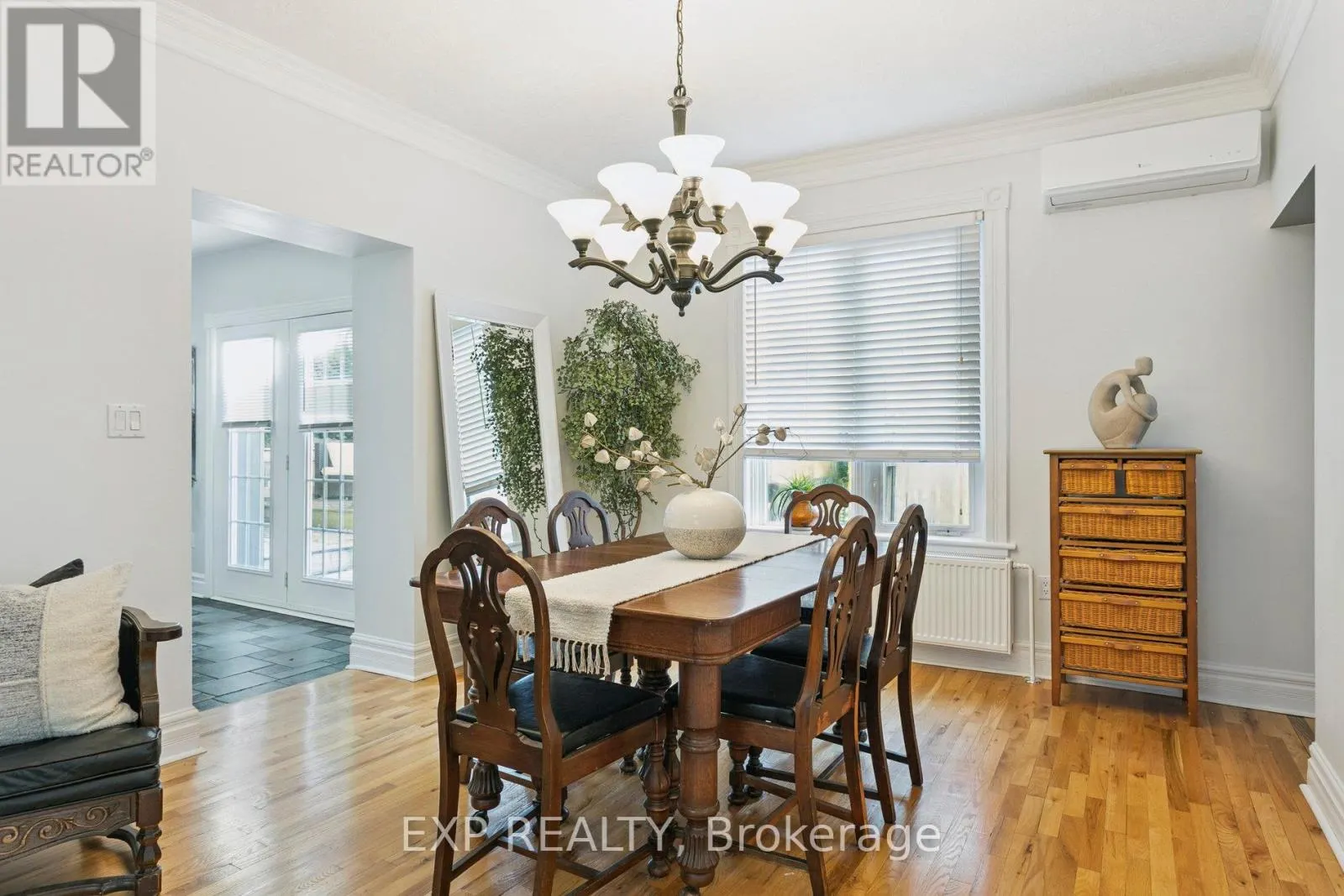 132 QUEEN STREET W