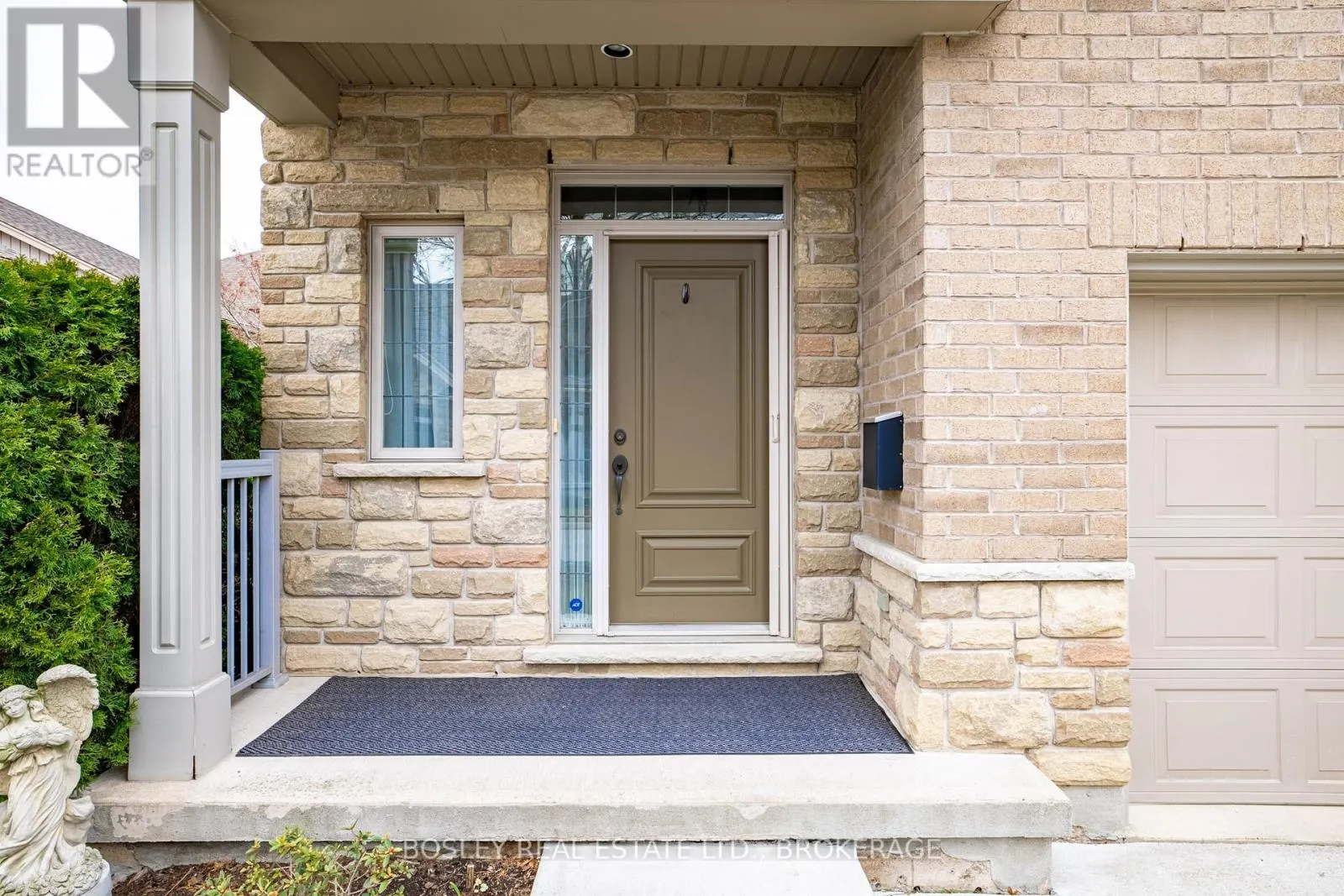 16 - 409 NIAGARA STREET, #16