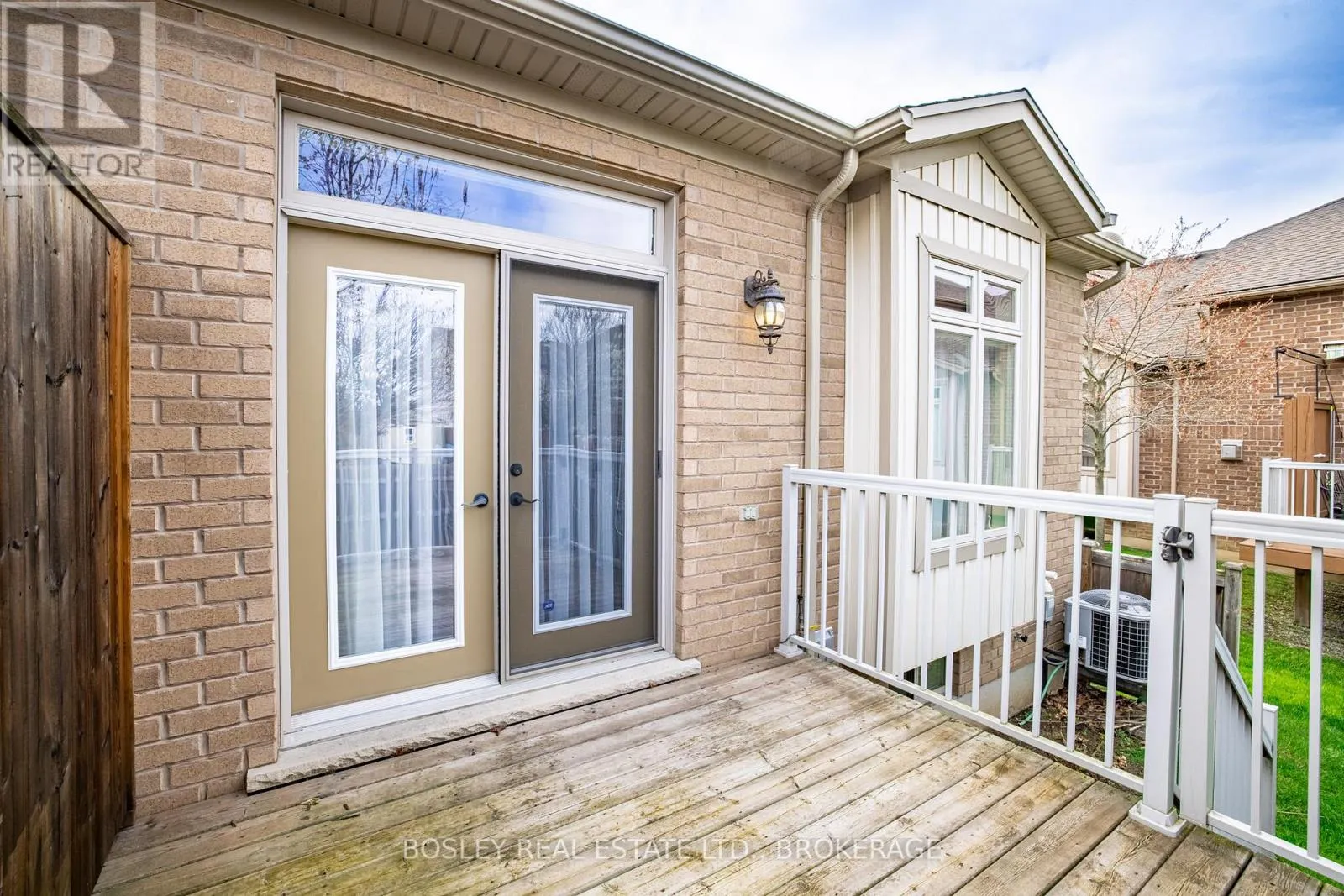 16 - 409 NIAGARA STREET, #16