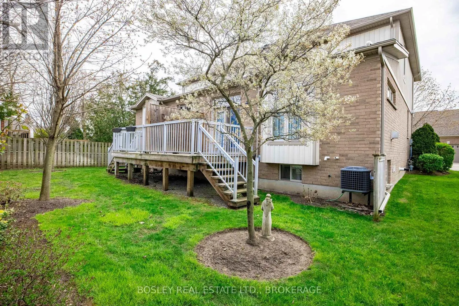 16 - 409 NIAGARA STREET, #16