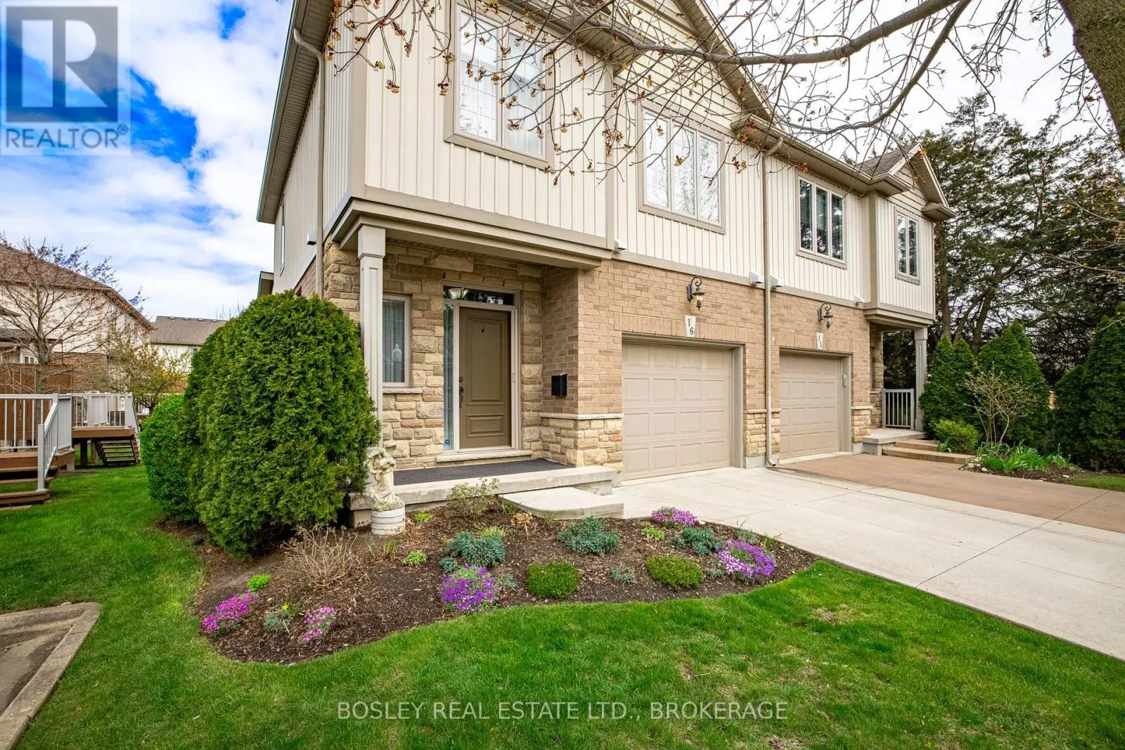 16 - 409 NIAGARA STREET, #16