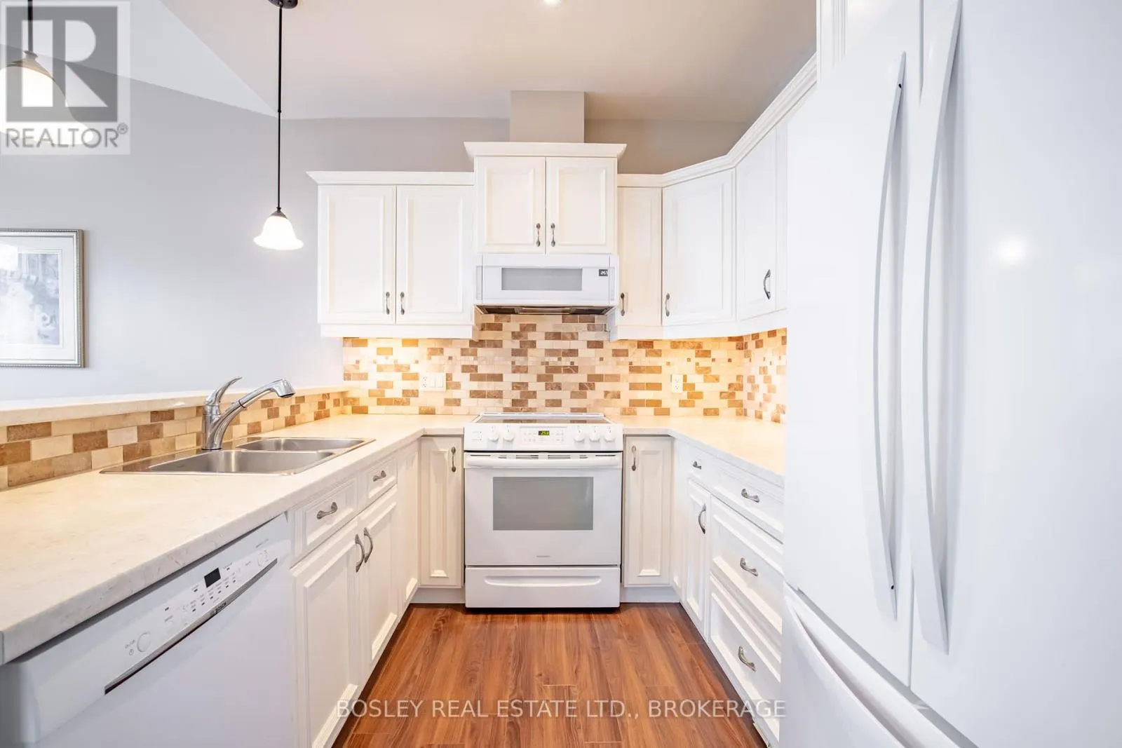 16 - 409 NIAGARA STREET, #16