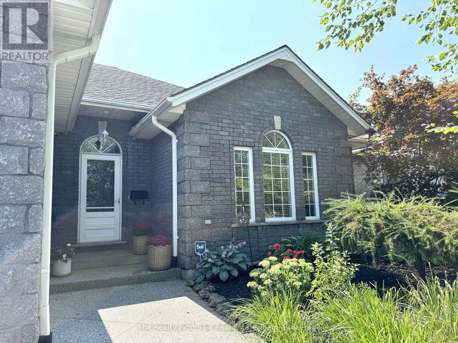 428 LAKEVIEW DRIVE