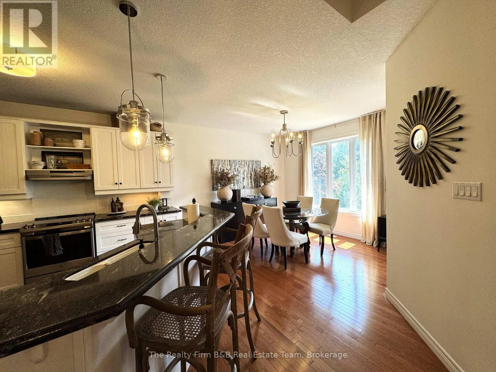 428 LAKEVIEW DRIVE