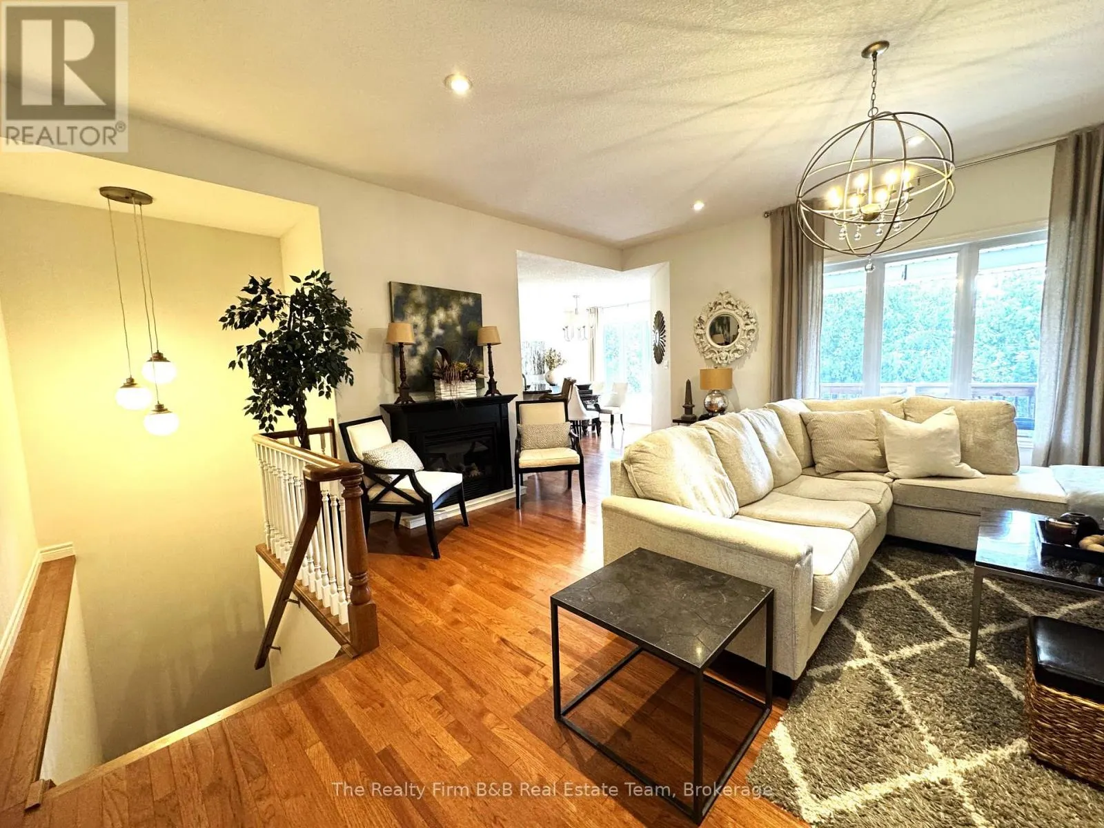 428 LAKEVIEW DRIVE