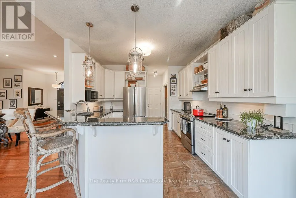 428 LAKEVIEW DRIVE