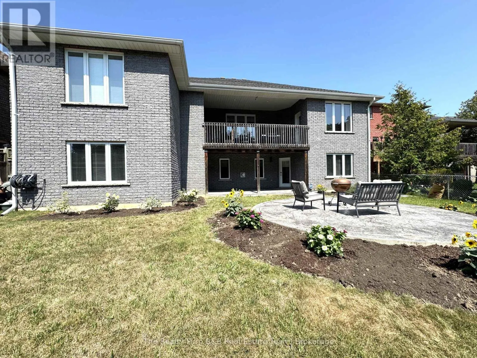 428 LAKEVIEW DRIVE