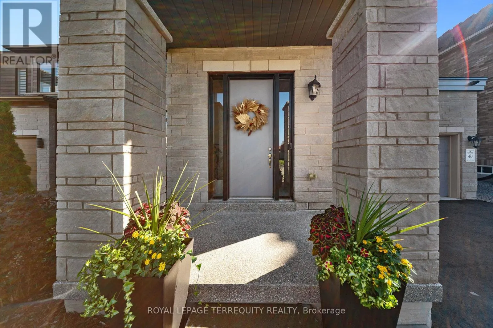 52 LIGHTFEATHER PLACE
