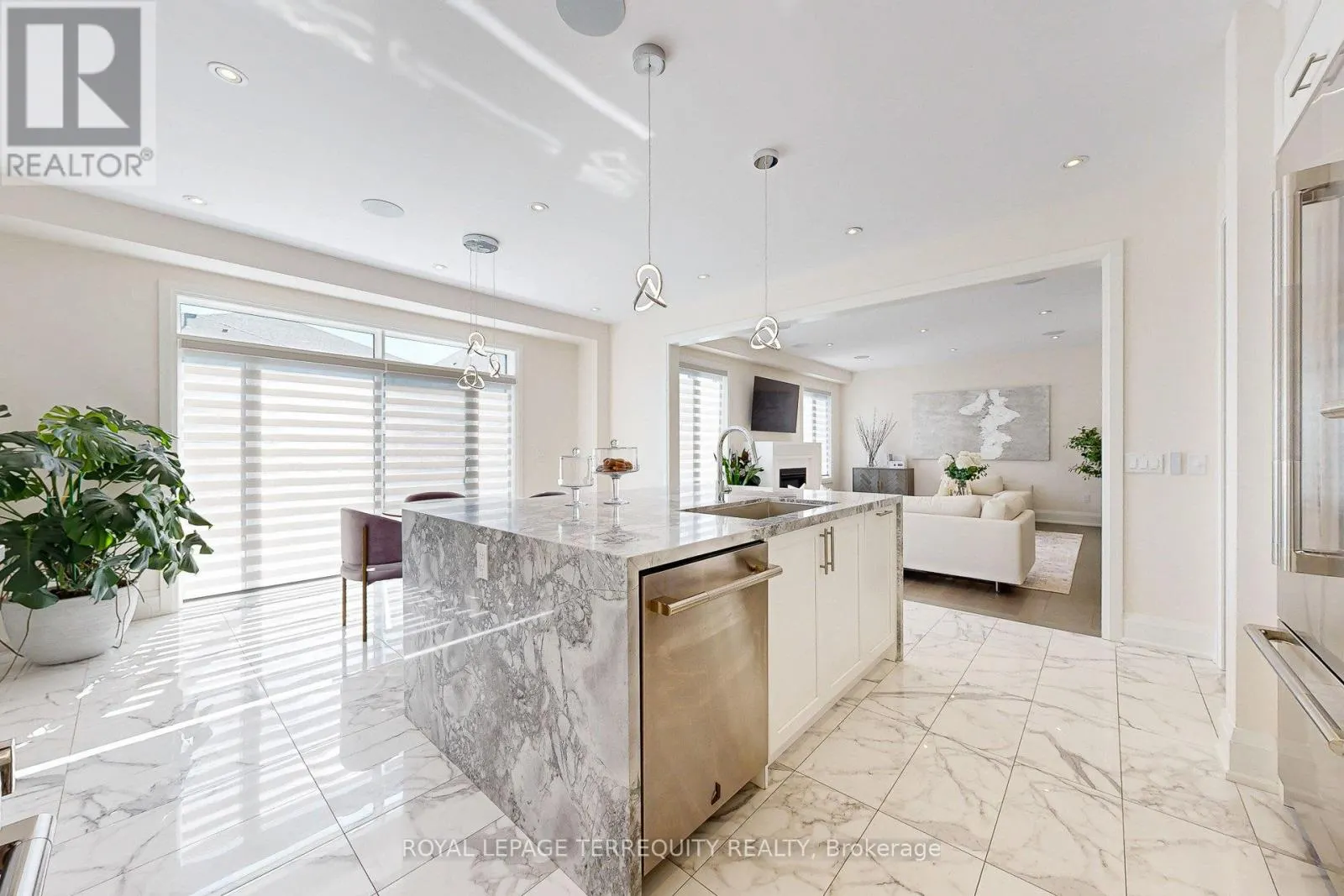 52 LIGHTFEATHER PLACE