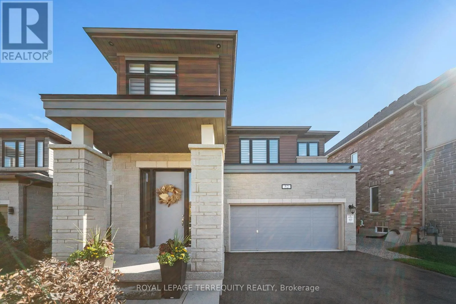 52 LIGHTFEATHER PLACE