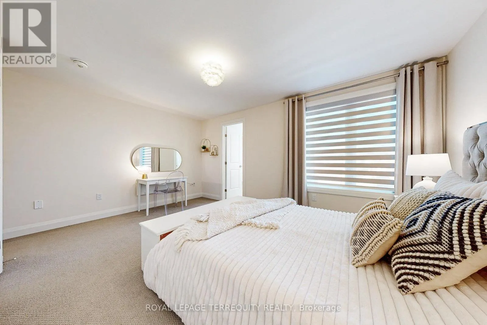 52 LIGHTFEATHER PLACE