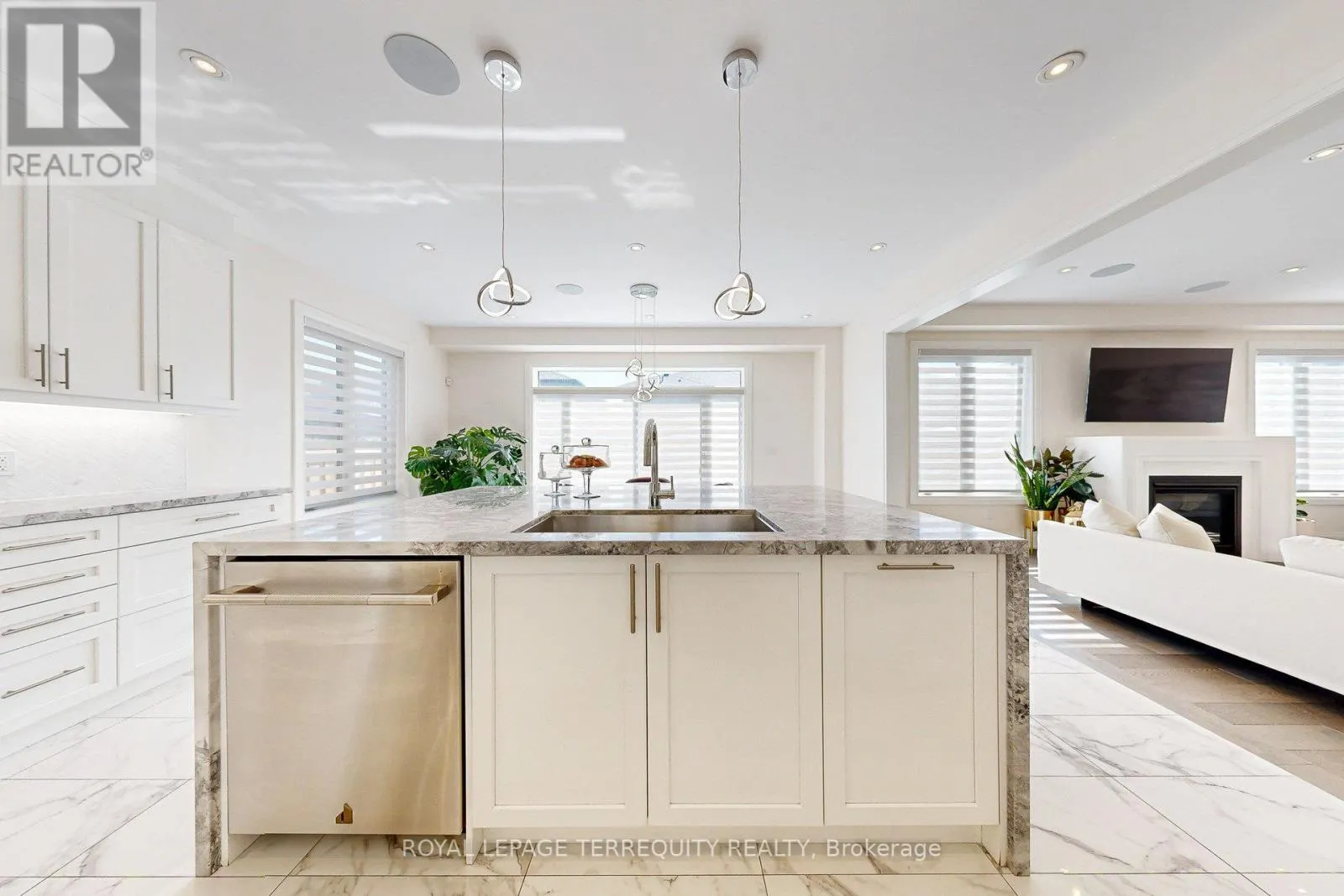 52 LIGHTFEATHER PLACE