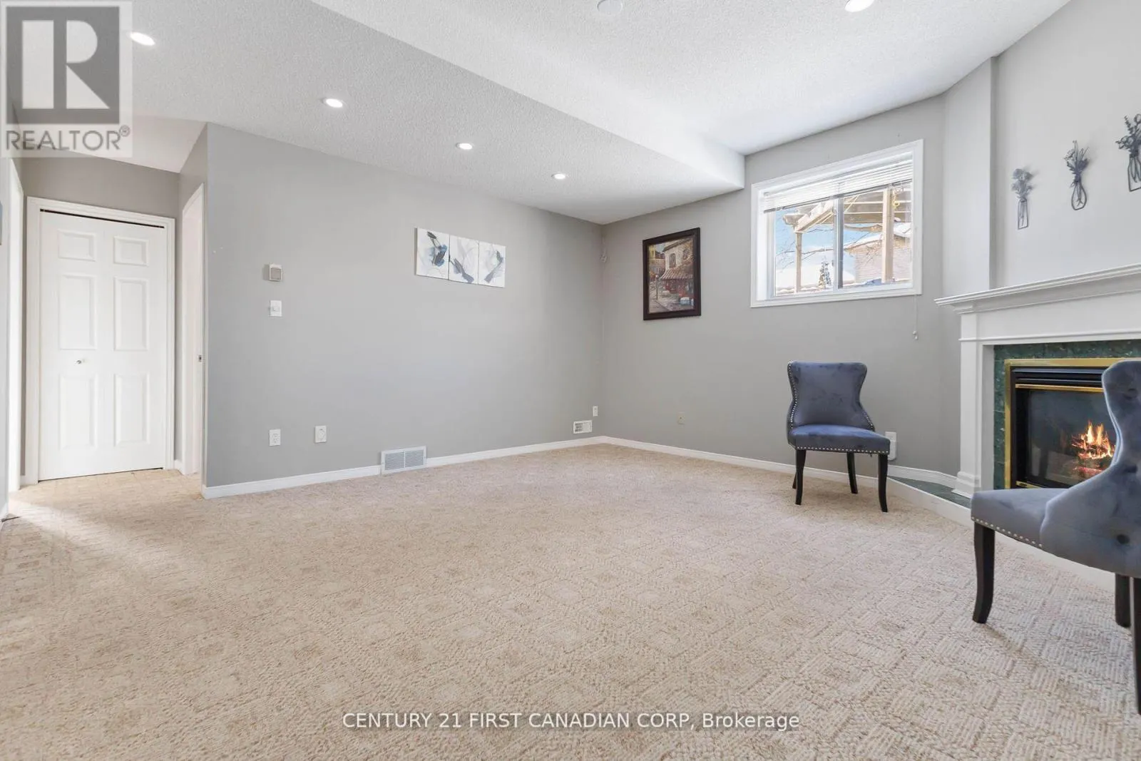 256 WHITE SANDS DRIVE