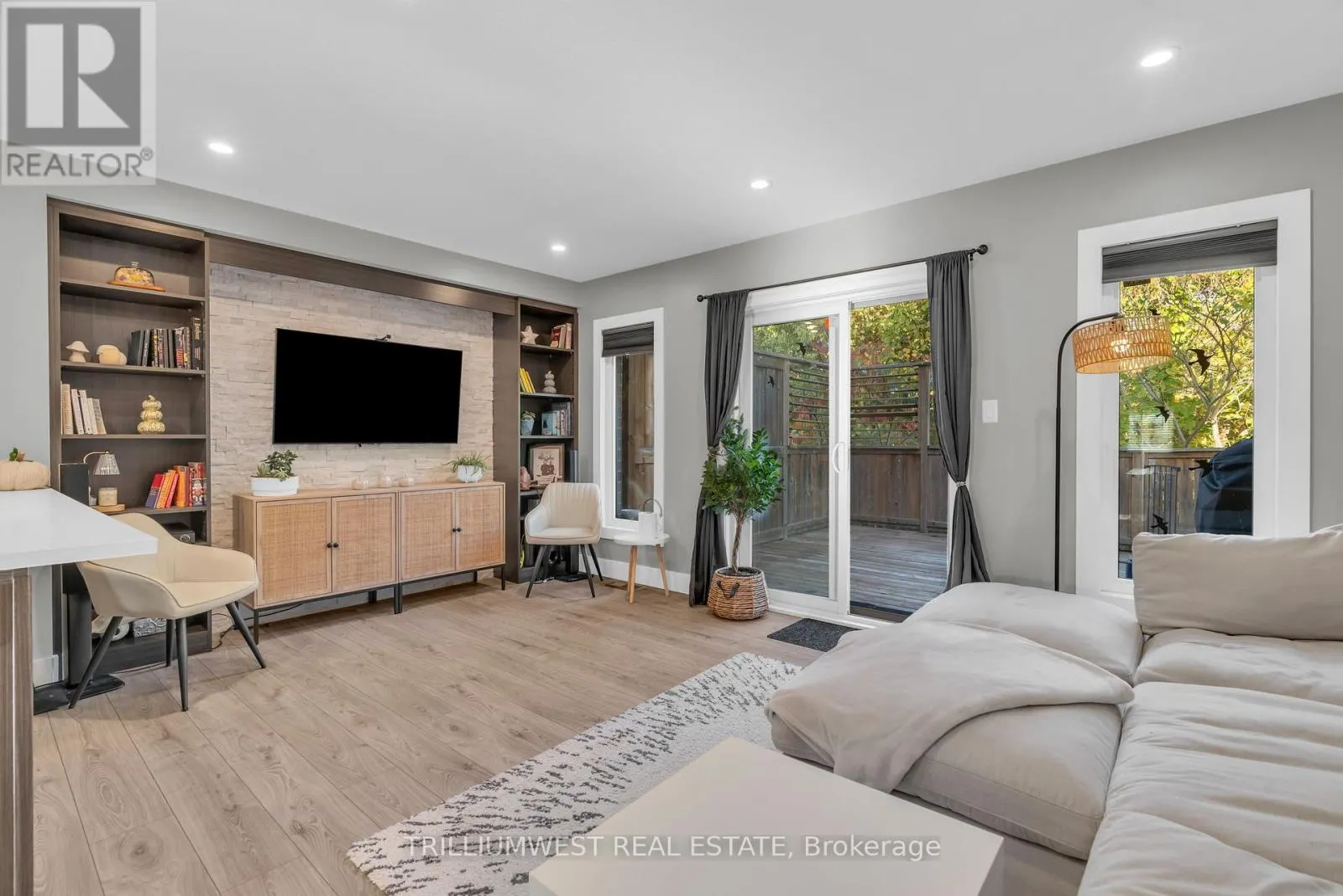 49 MEADOWRIDGE STREET