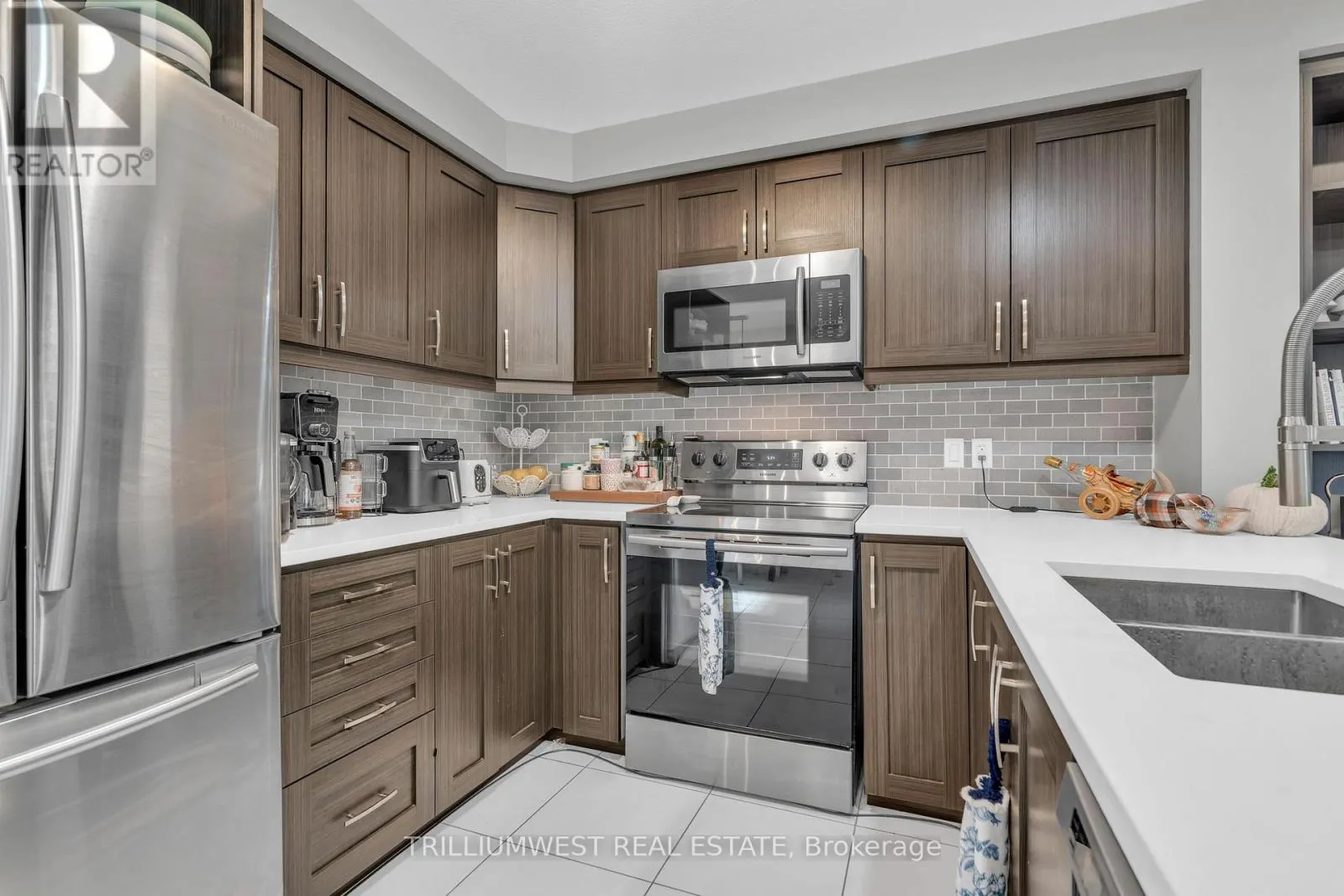 49 MEADOWRIDGE STREET